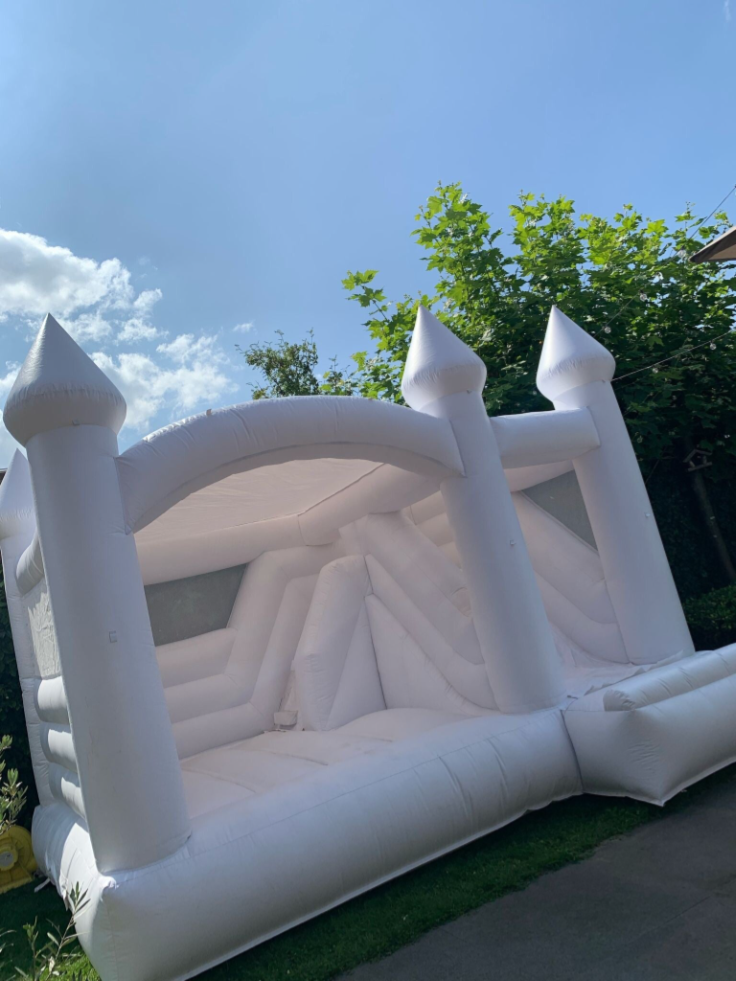 Wit springkussen klein met ballenbak huren den bosch wit springkussen huren 