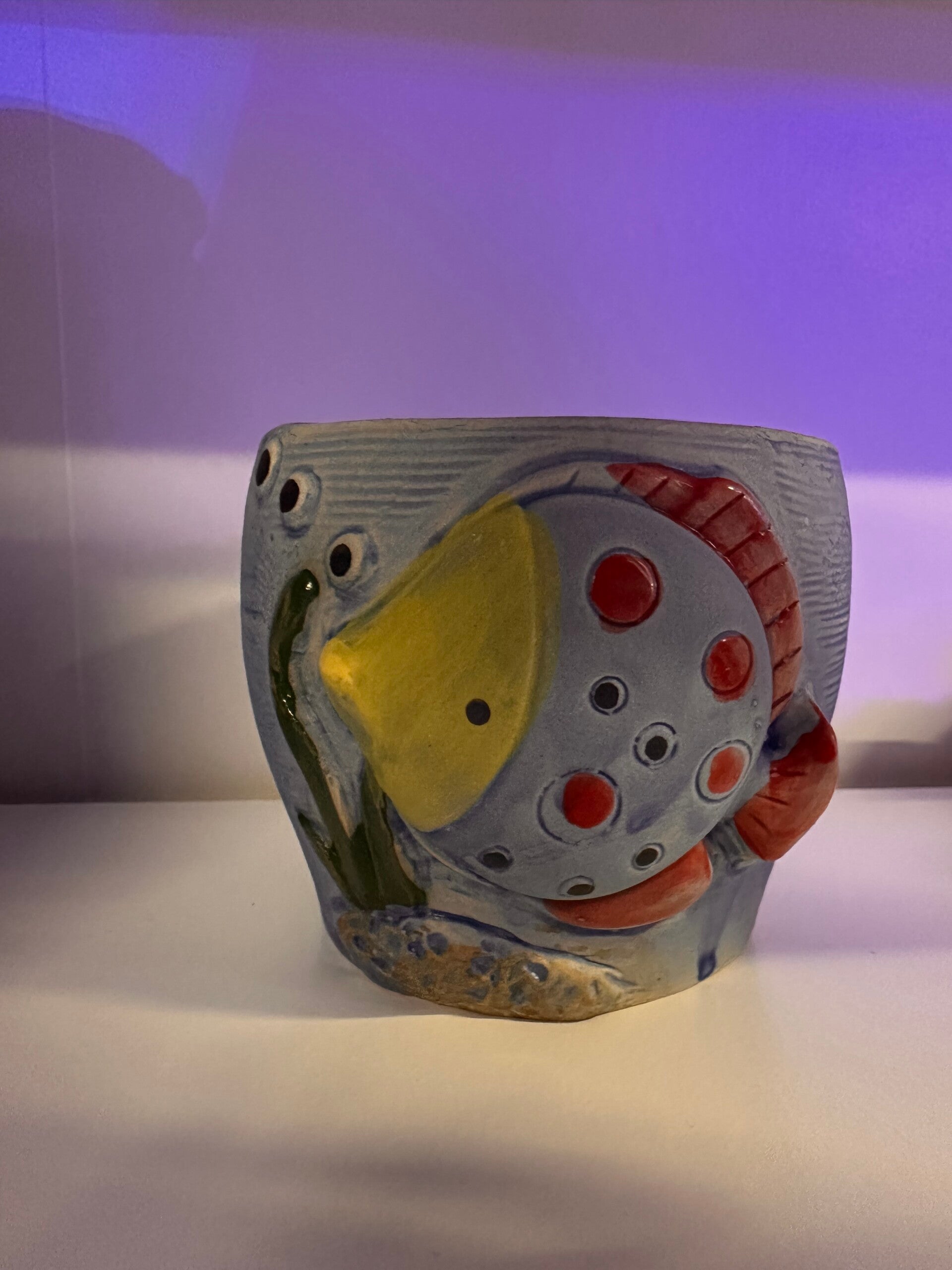 Blumentopf Ton Fischmotiv