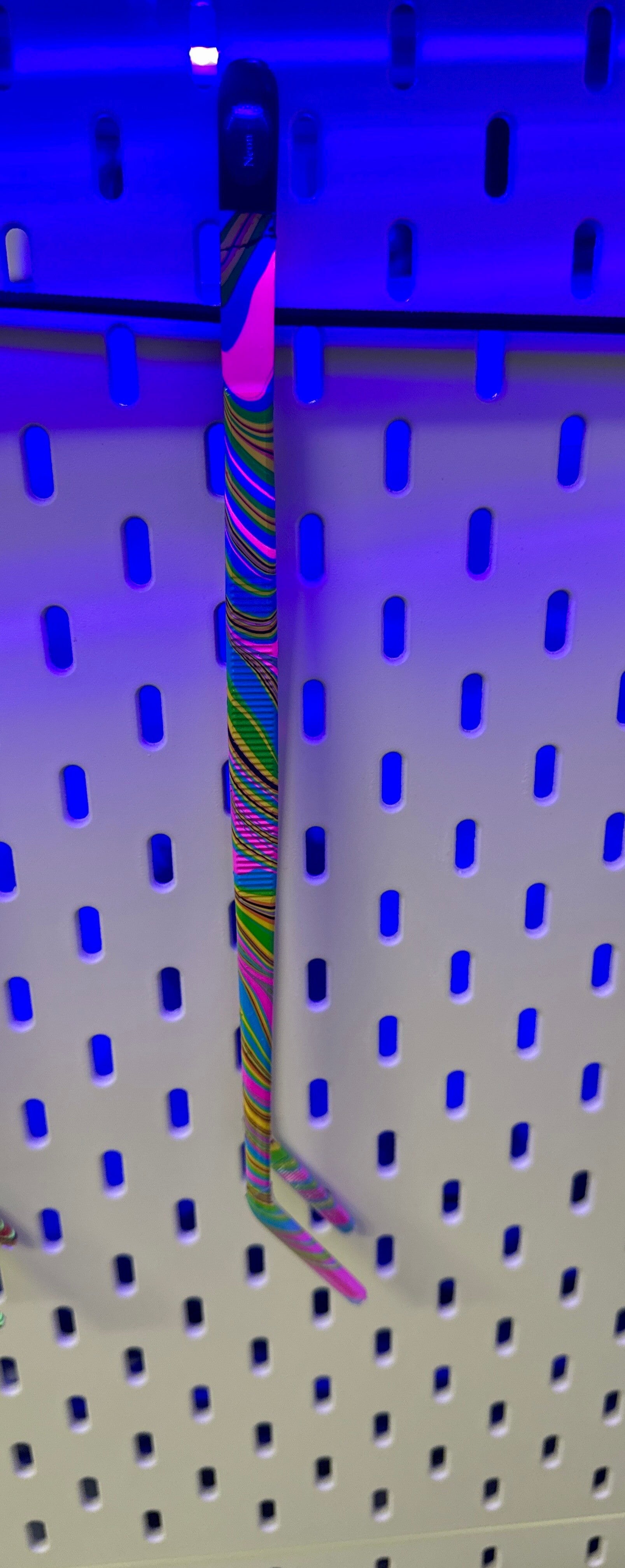 Neon X Pinzette gebogen WYSIWYG