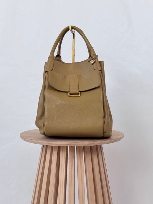 Delvaux Equivoque 2003