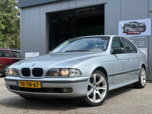 1998 BMW E39 520i |HANDGESCHAKELD|CARPLAY|LEER|AIRCO|18"LM| APK16-01-2027
