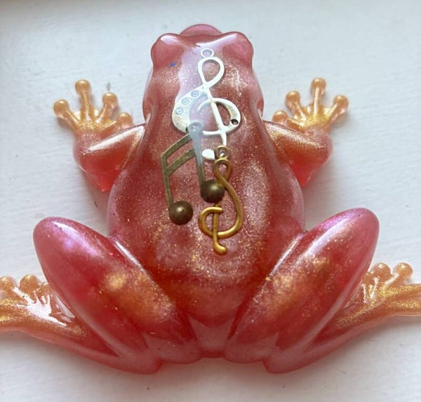 Stunning resin frog