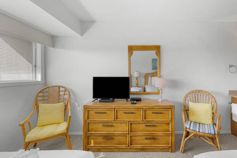 blue-room-tv-standard.jpg