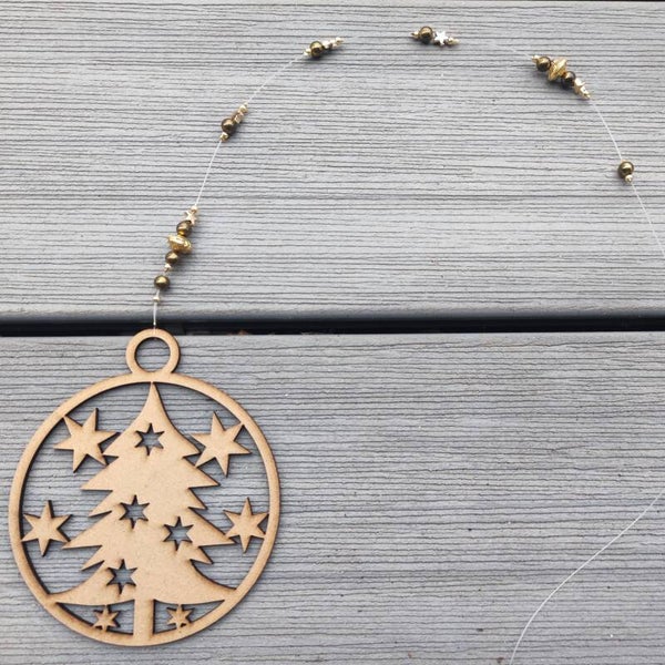 Girlande Kugelmotiv Tannenbaum mit Sternen