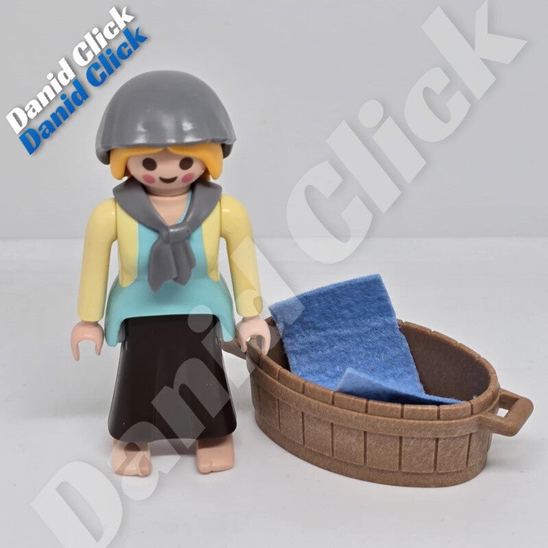 Playmobil Aldeana con barreño