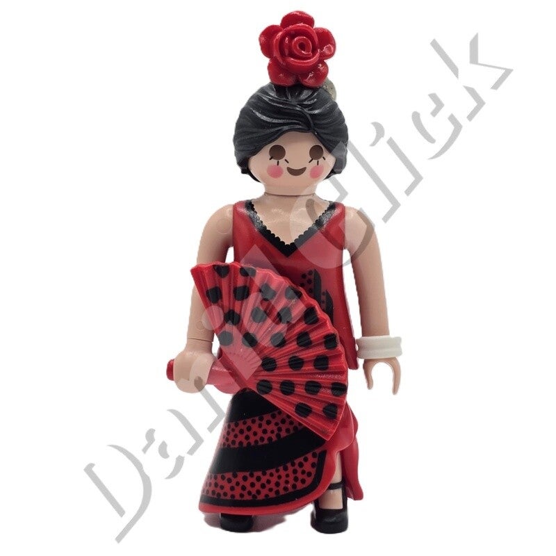Bailaora flamenca abanico lunares