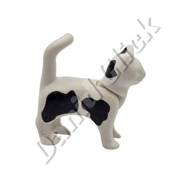 Gato con Manchas Blanco y Negro