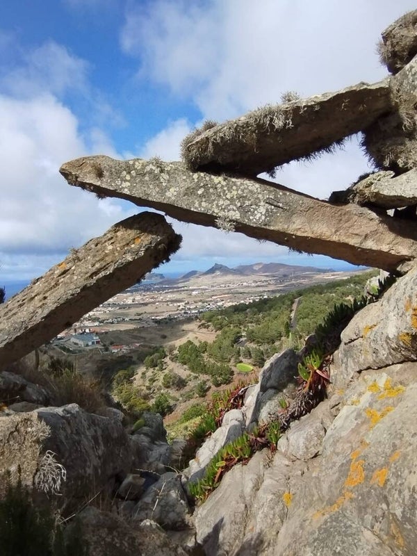 5. Castelo to Portela. Iconic views - North and South