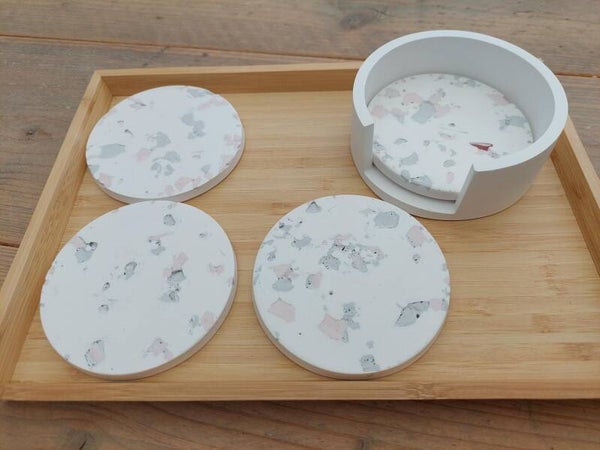 Set van 4 onderzetters met houder in terrazzostijl