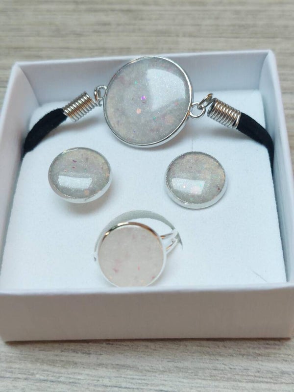 Set met oorstekers, armband en ring