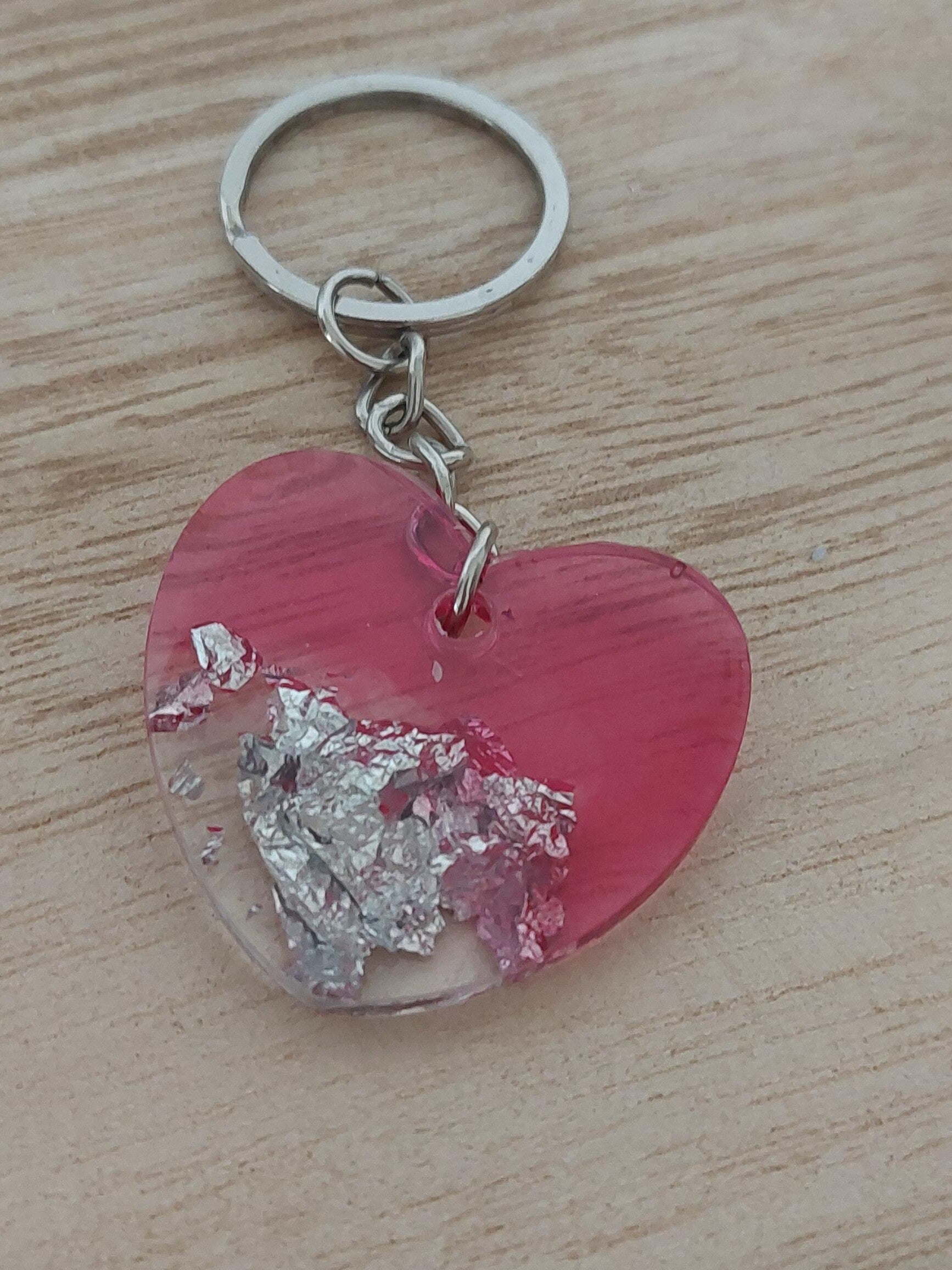 Magenta met zilvervlokken