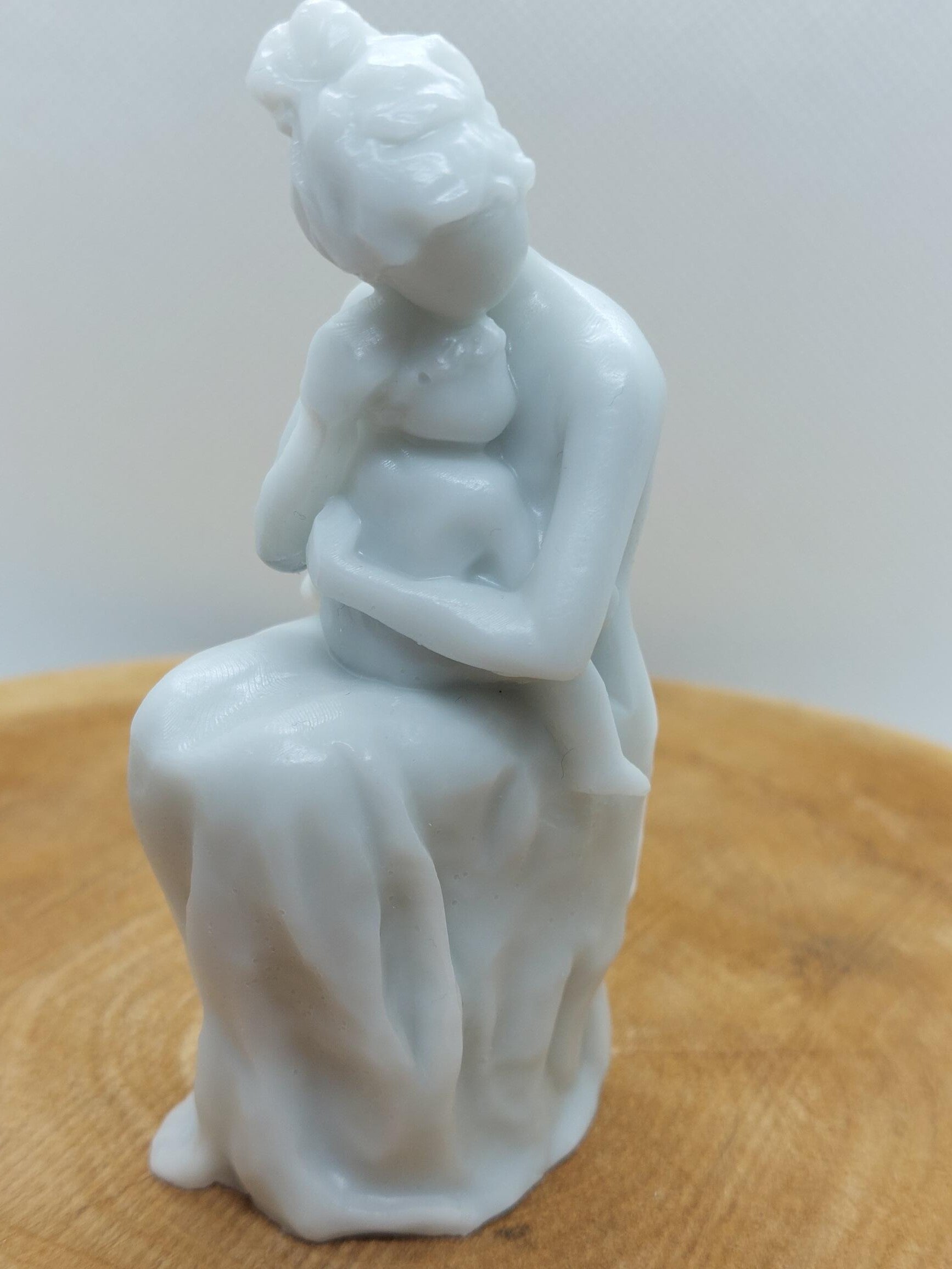 Beeldje moeder en kind