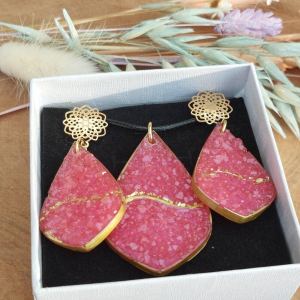 Set van  druzy oorstekers en bijpassende hanger PINK