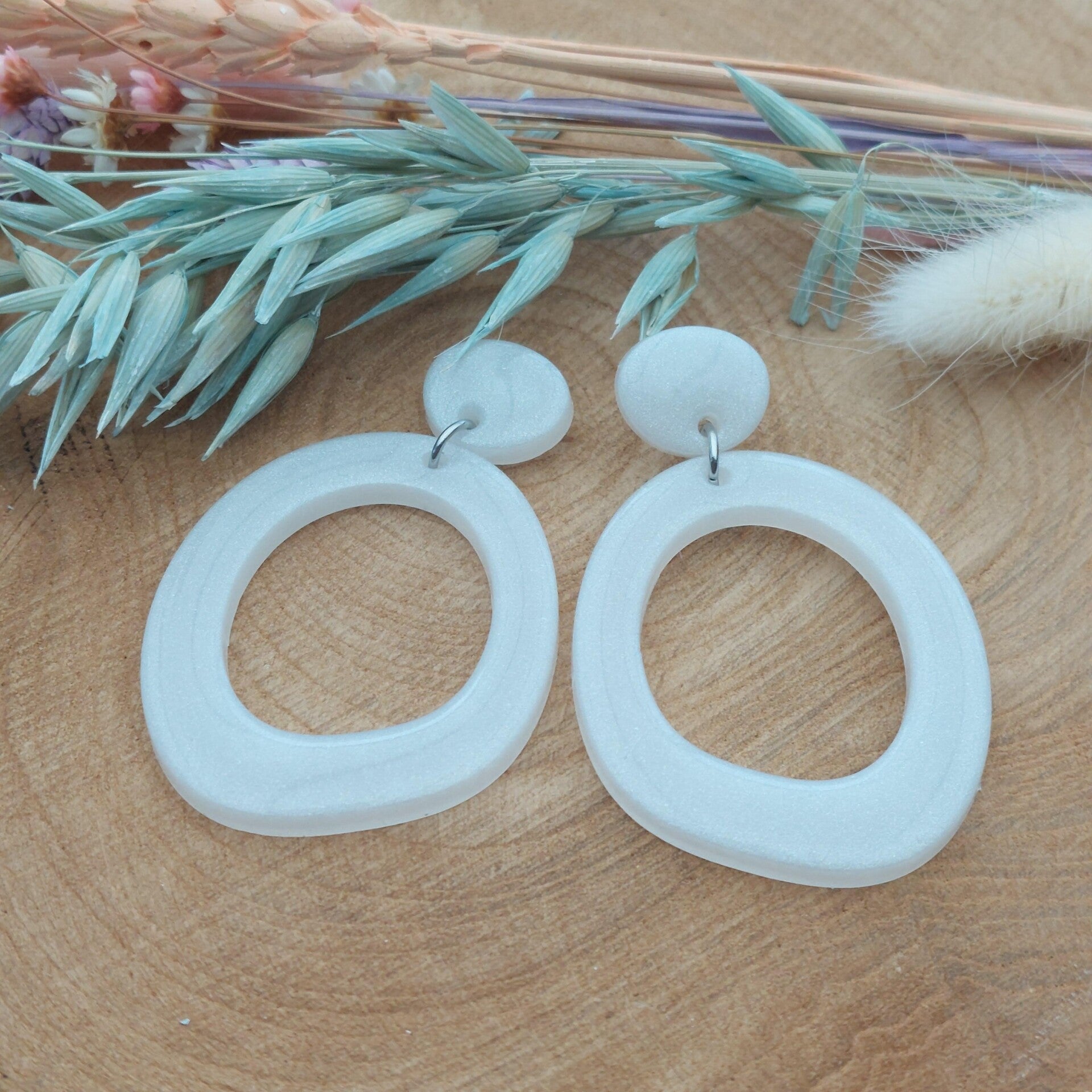 Oorstekers JOY parelmoer wit