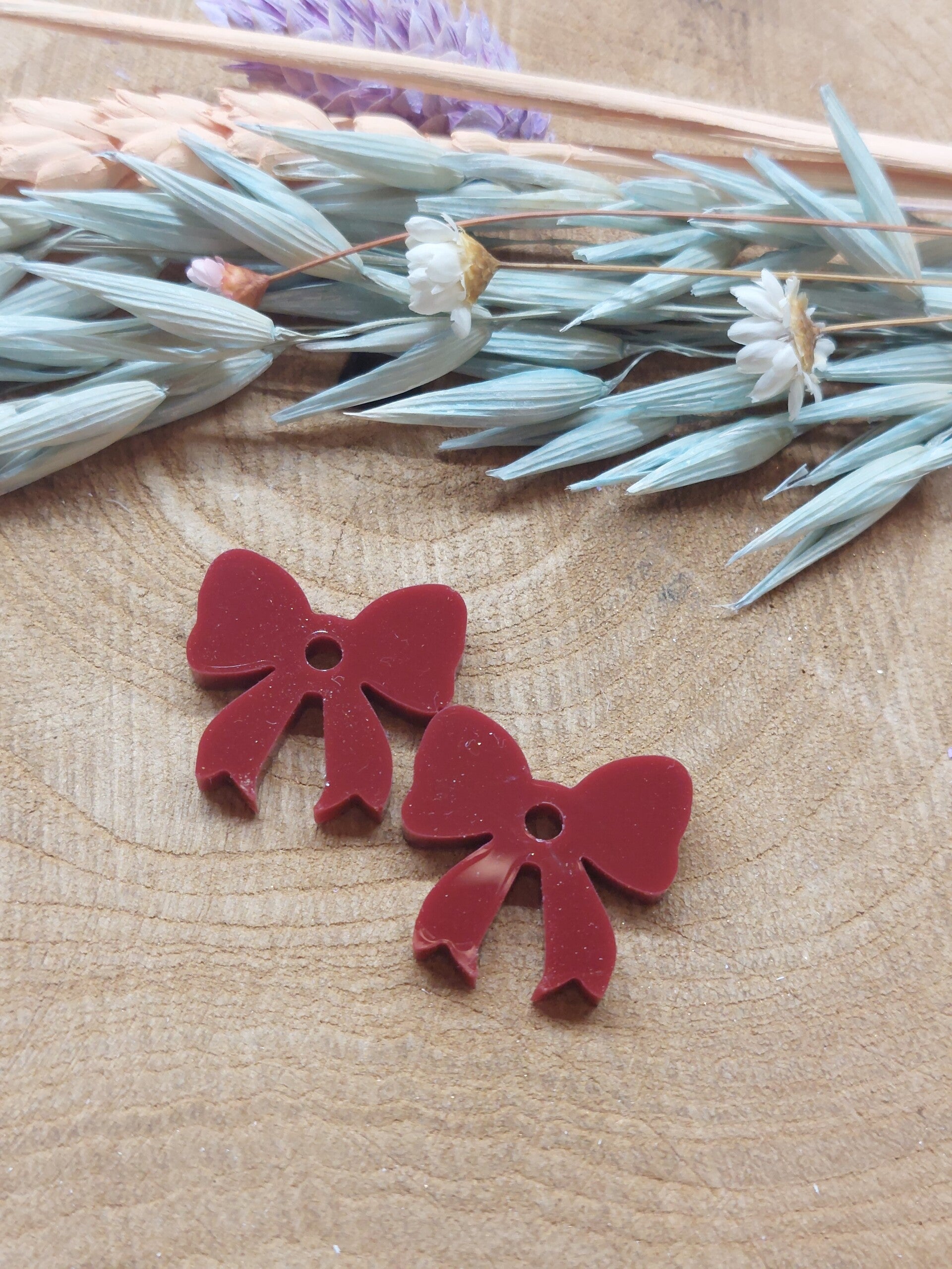 Resin bedeltjes BELLE Burgundy