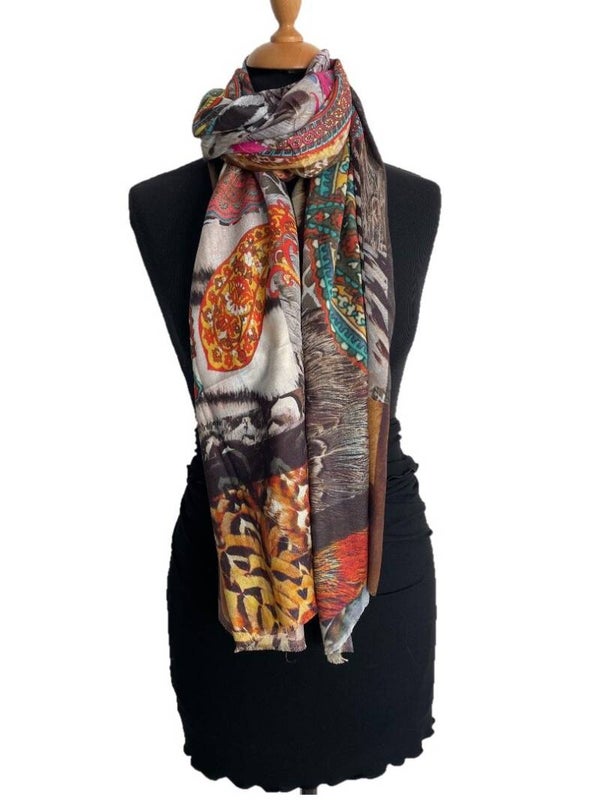 HIGHFIELD SHAWL DESSIN “PAISLEY-ANIMAL” ZIJDE 70CM X 180CM – MULTICOLOUR/BRUIN/COGNAC Code:214