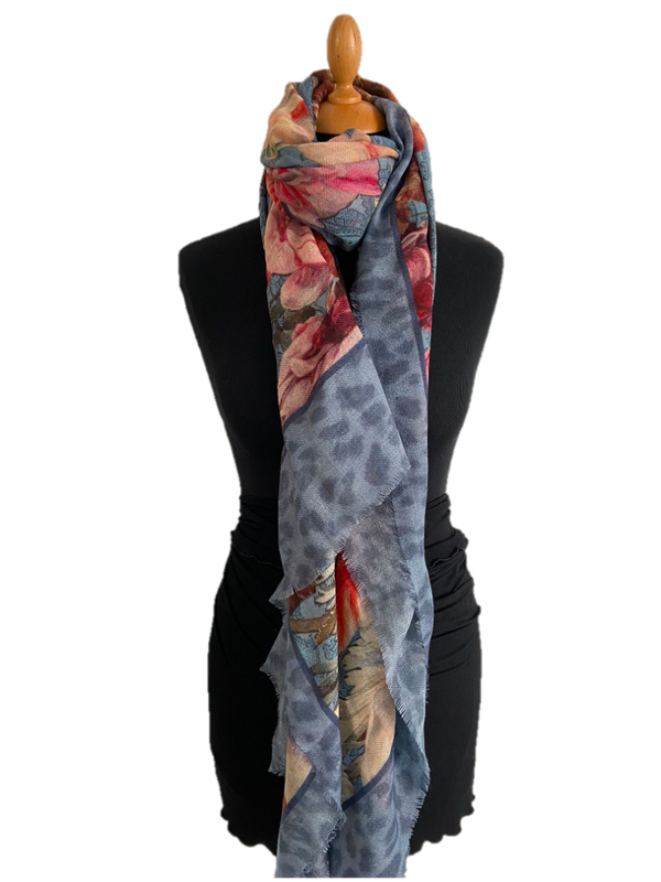HIGHFIELD SHAWL DESSIN BLOEM MET EEN BREDE BORDER MET ANIMAL PRINT WOL 90CM X 190CM MULTICOLOUR/JEANS Code:230