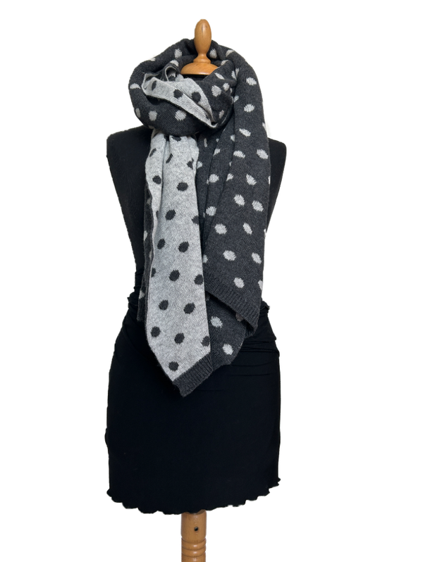 HIGHFIELD SHAWL GEBREID “DOTS” GRIJS, 60 X 190CM Code:255