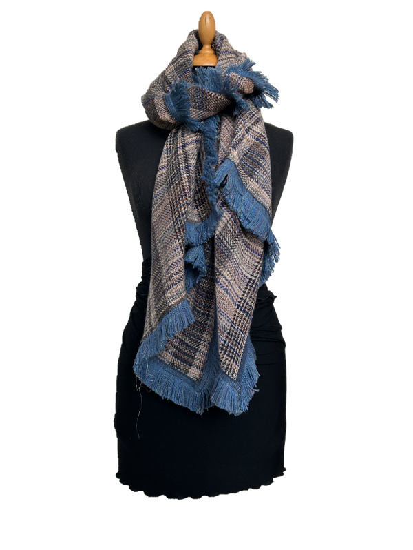 HIGHFIELD GEWEVEN SHAWL IN RUIT DESSIN MET STOERE FRANJE RONDOM KLEUR OFFWHITE/JEANS/GRIJS/TAUPE 70 X 180CM Code:261