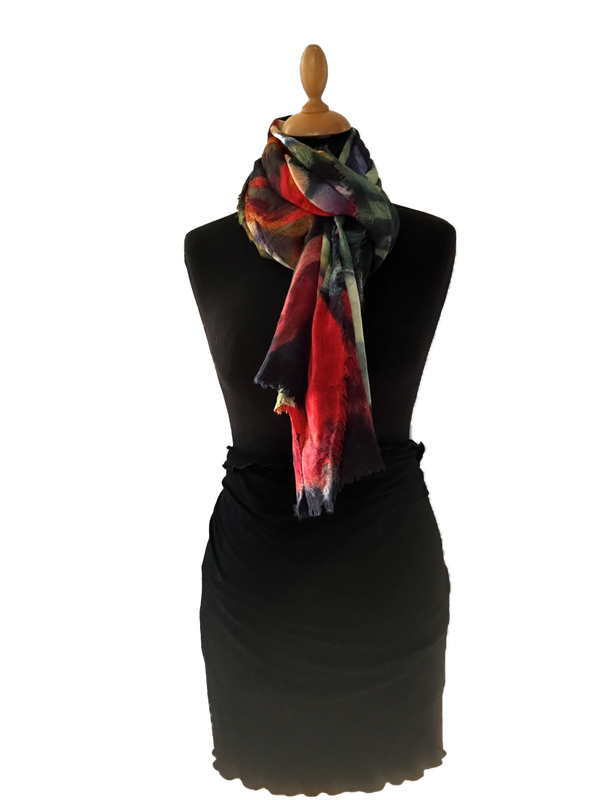 HIGHFIELD SHAWL DESSIN “PAINTED FLOWER” 100% MERINO WOL, 70CM X 180CM. KLEUR MULTICOLOR/WHITE Code:367