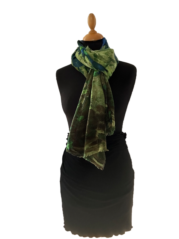 HIGHFIELD SHAWL DESSIN “FANCY FLOWER” 100% MERINO WOL, 70CM X 180CM. KLEUR BLAUW Code:369