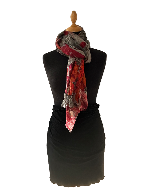 HIGHFIELD SHAWL DESSIN “FLOWER” 100% MERINO WOL, 70CM X 180CM. KLEUR RED/PINK/GREY Code:371