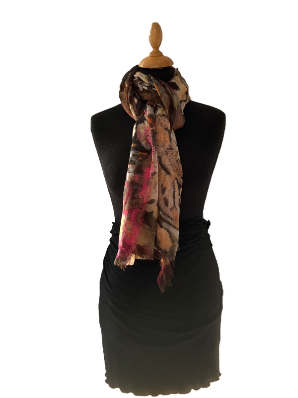 HIGHFIELD SHAWL DESSIN “FLOWER” 100% MERINO WOL, 70CM X 180CM. KLEUR SAND/BROWN Code:372