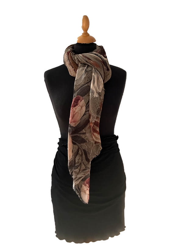 HIGHFIELD SHAWL DESSIN “FLOWER” 100% MERINO WOL, 70CM X 180CM. KLEUR BROWN Code:386