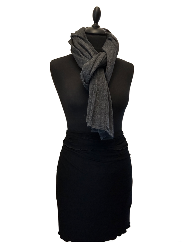 HIGHFIELD DUN GEBREIDE RIB SHAWL 50% KATOEN 50% ACRYL, AFMETING: 50 X 210CM KLEUR: ANTRACIET MELANGE