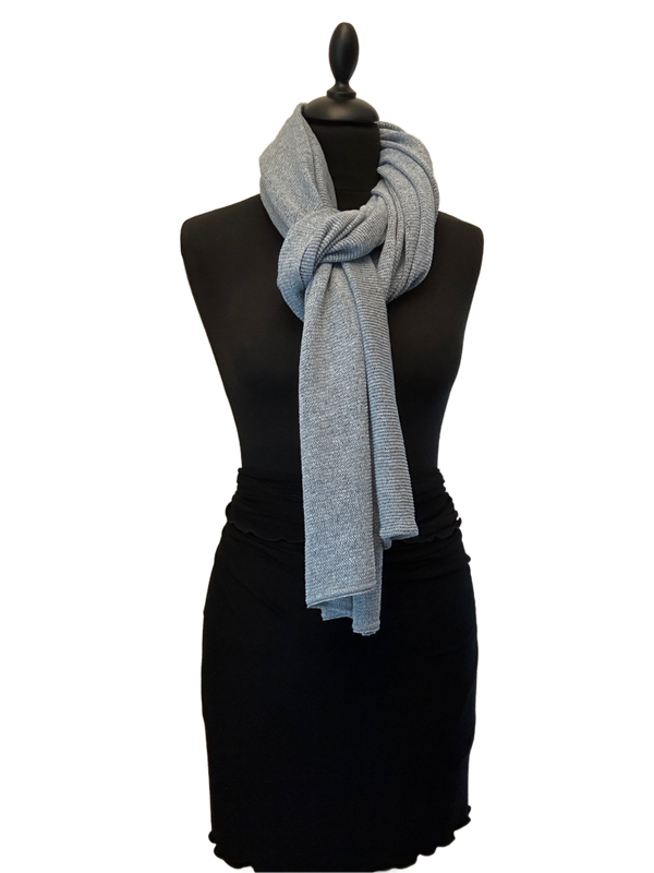 HIGHFIELD DUN GEBREIDE RIB SHAWL 50% KATOEN 50% ACRYL, AFMETING: 50 X 210CM KLEUR: LICHT BLAUW
