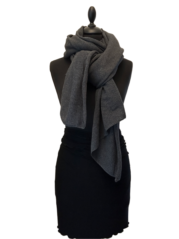 HIGHFIELD DUN GEBREIDE RIB SHAWL 50% KATOEN 50% ACRYL, AFMETING: 90 X 200CM KLEUR: ANTRACIET