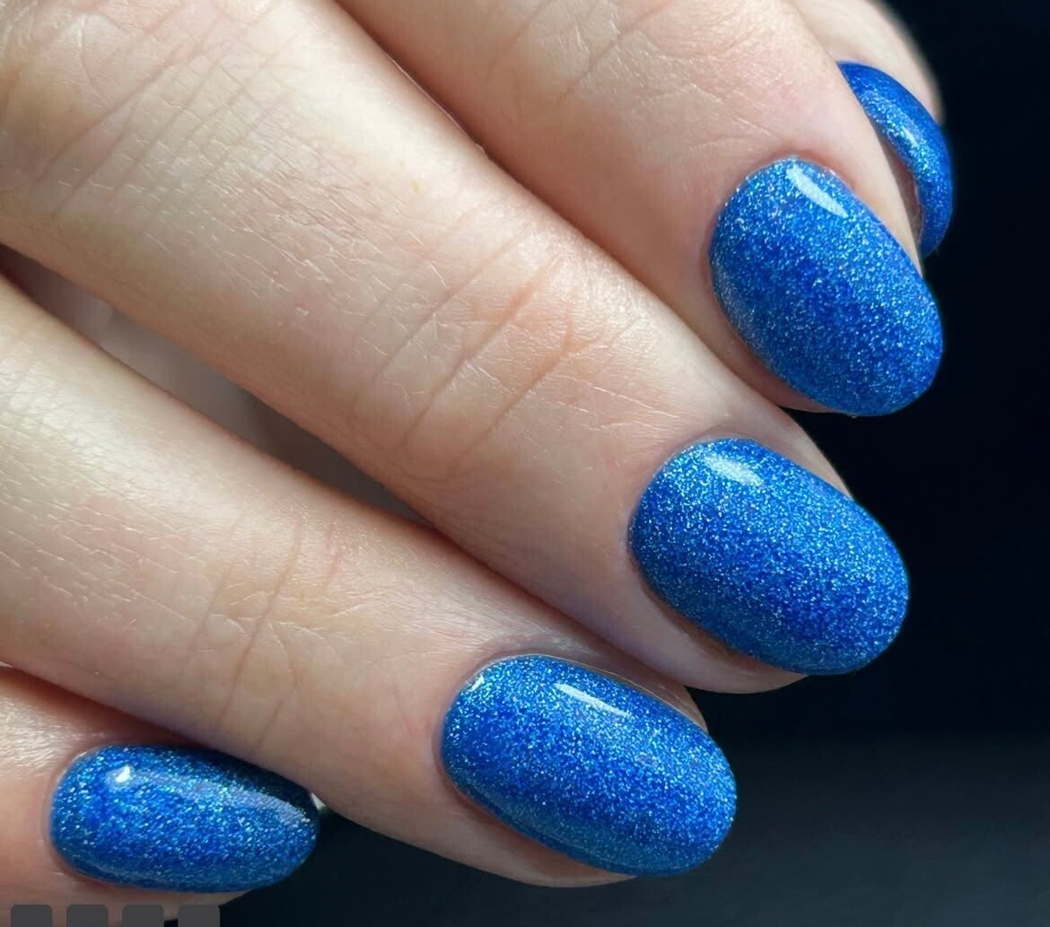 Blauwe glitter gellak met glanzende topcoat