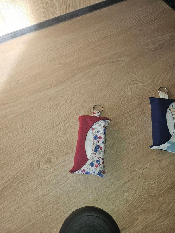 🤍 Porte-mouchoirs porte-clés – Pratique au quotidien 🤍