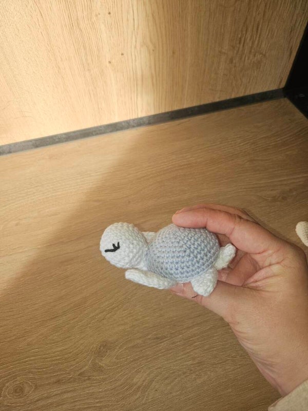 🧸 Petite peluche à accrocher – Le compagnon du doudou 🧸