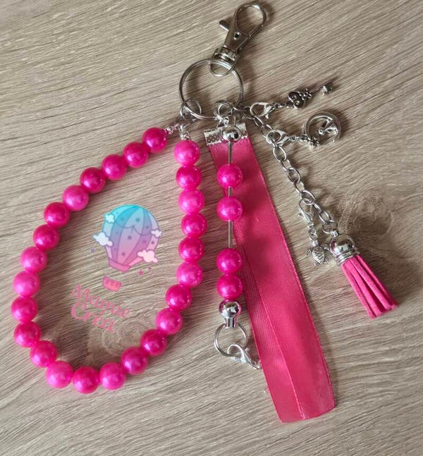 🔑 Porte-clés personnalisé – Prénom, charms & ruban