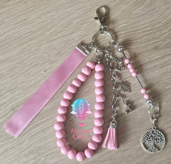 🔑 Porte-clés personnalisé – Prénom, charms & ruban