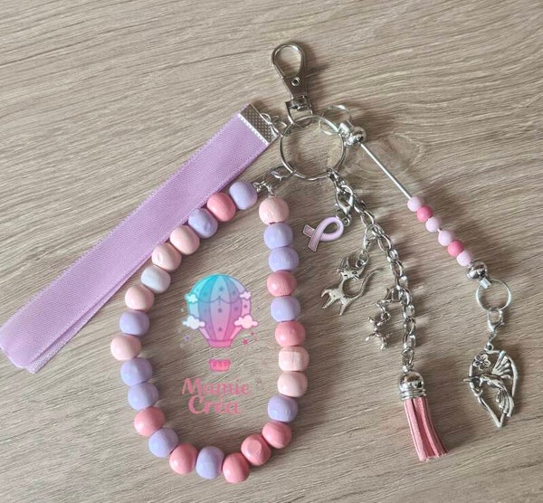 🔑 Porte-clés personnalisé – Prénom, charms & ruban