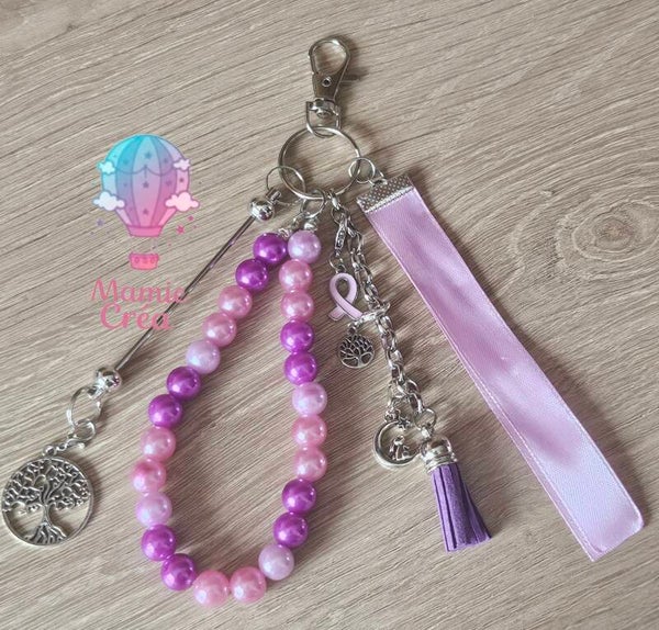 🔑 Porte-clés personnalisé – Prénom, charms & ruban