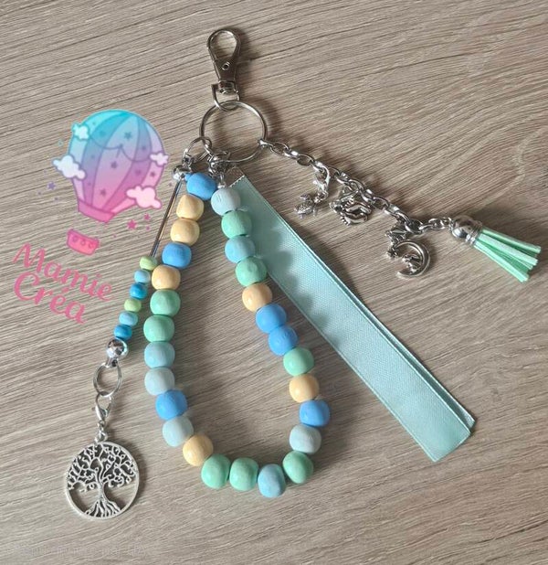 🔑 Porte-clés personnalisé – Prénom, charms & ruban