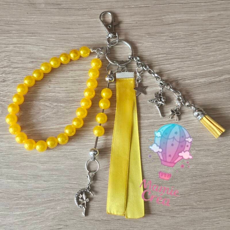 🔑 Porte-clés personnalisé – Prénom, charms & ruban