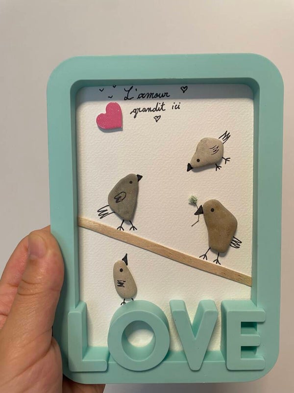 LMS 020 - Cadre galets décoratif – “L’amour grandit ici”