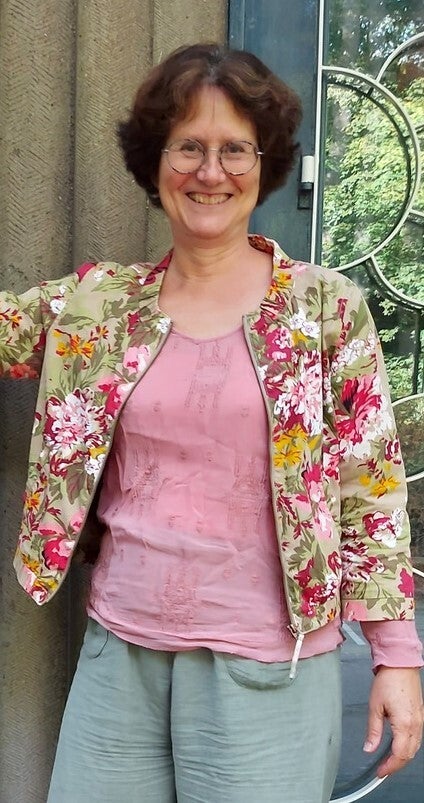 Foto van Marjon Meulenbrugge uit Westervoort. Als vormgever, kunstenaar met natuurlijke materialen laat ik mensen graag de schoonheid en puurheid van de natuur ervaren in de objecten die ik maak. 