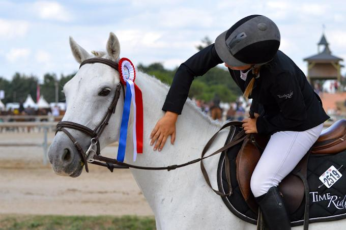 Championnat d’équitation à Lamotte-Beuvron avec cheval et cavalier récompensé
