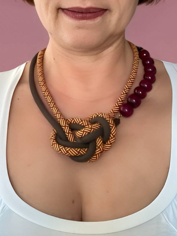 Halskette mit Holzperlen