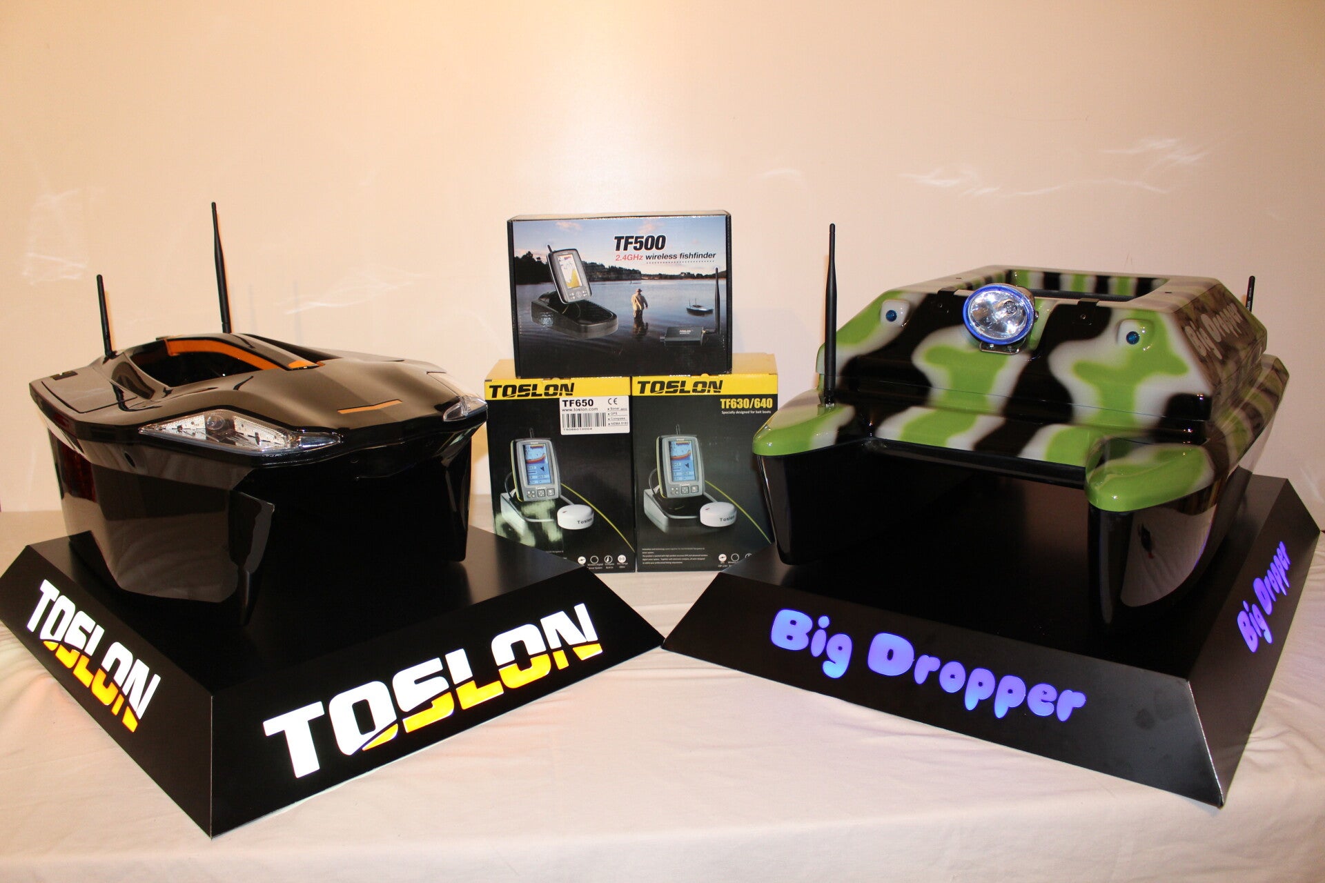 XR310,Toslon XR500,XR500 autopilot. Carp Pilot pro,onderwatercamera,Ultimate Stealth Cam Dubbele,Toslon,TF520,Ultimate Stealth cam,voerboten,baitboats,visvinder,fishfinder,visvinders,Toslon TF740,karper,Raymarine pro5,3DCarps ,voerboot,xr500