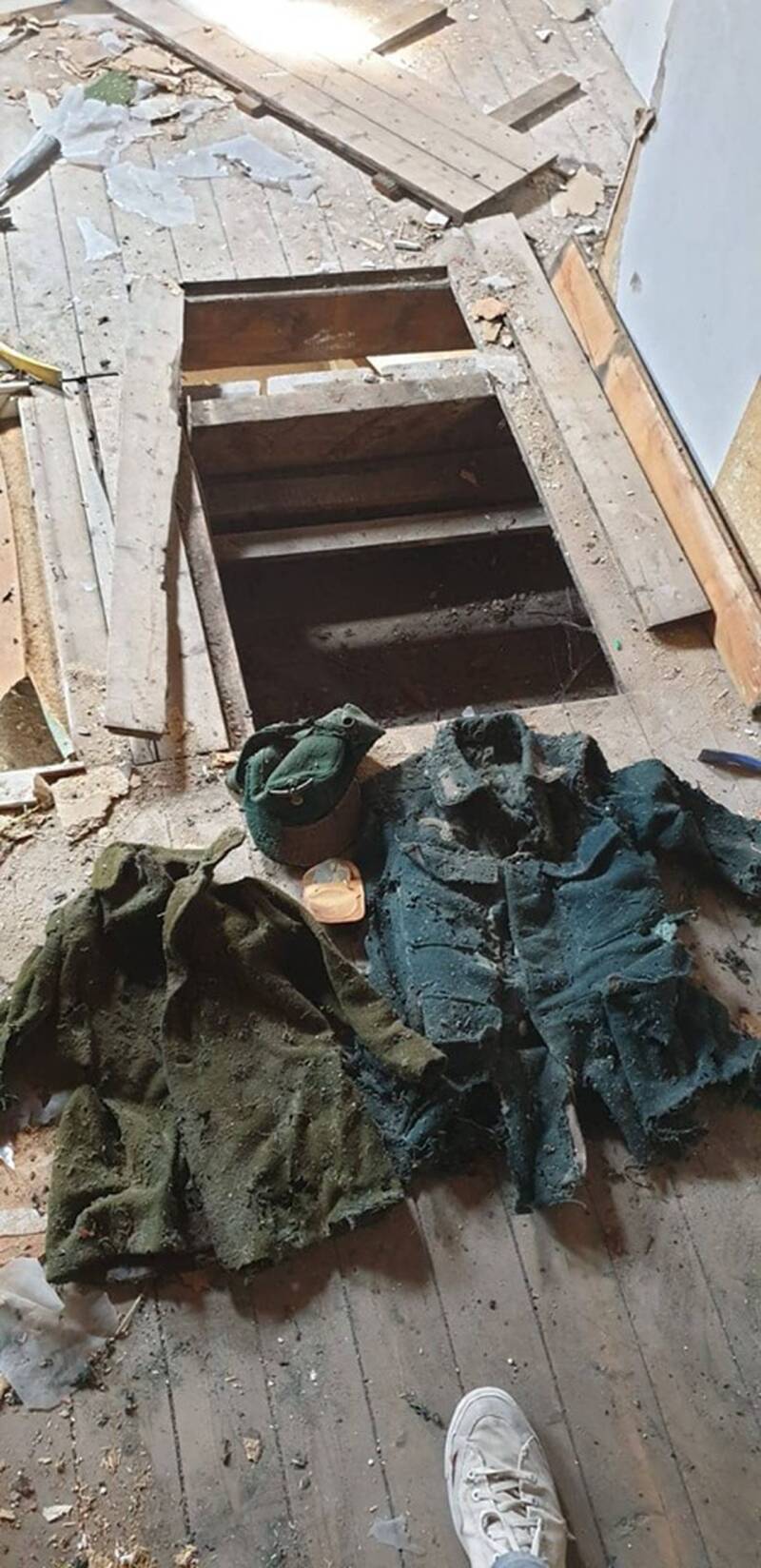 Wachtman uniform van een Hilversumse zoldervloer
