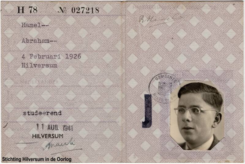 Persoonsbewijs van Abraham Hamel met een J stempel. Bruikleen familie Hamel.