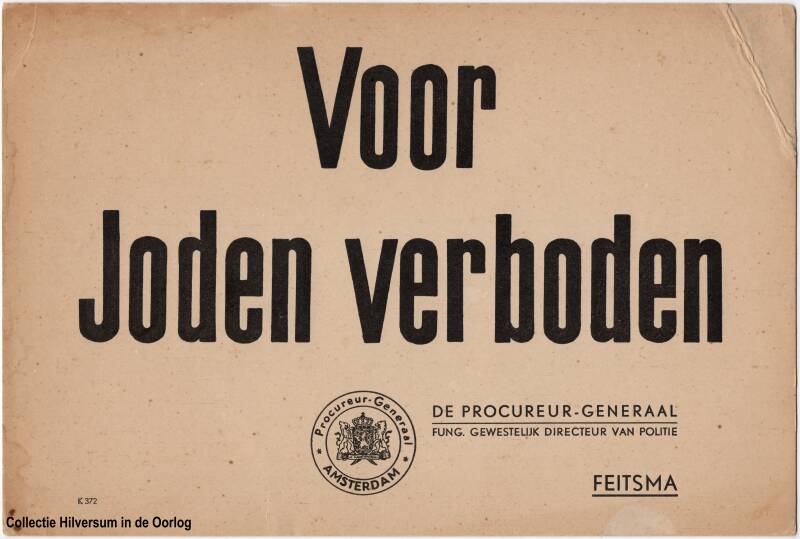 Kartonnen 'Voor Joden verboden'-bord uit het district van Amsterdam, getekend door de Procureur-Generaal Feitsma. Collectie Hilversum in de Oorlog
