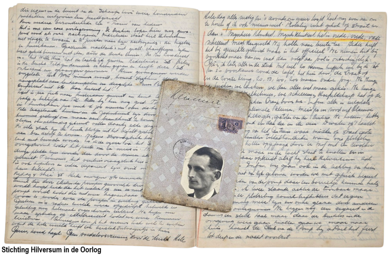 Dagboek van Jan Klinkert met zijn persoonsbewijs. Bruikleen van de familie Klinkert