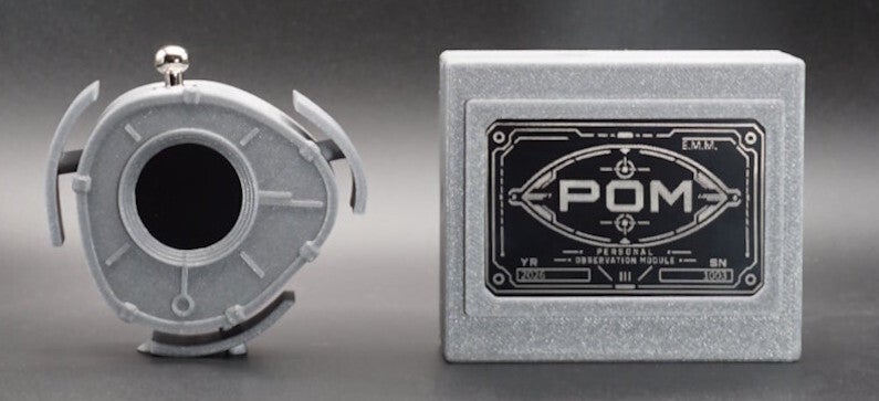 POM – elektronisches Designobjekt mit Präsentationsbox